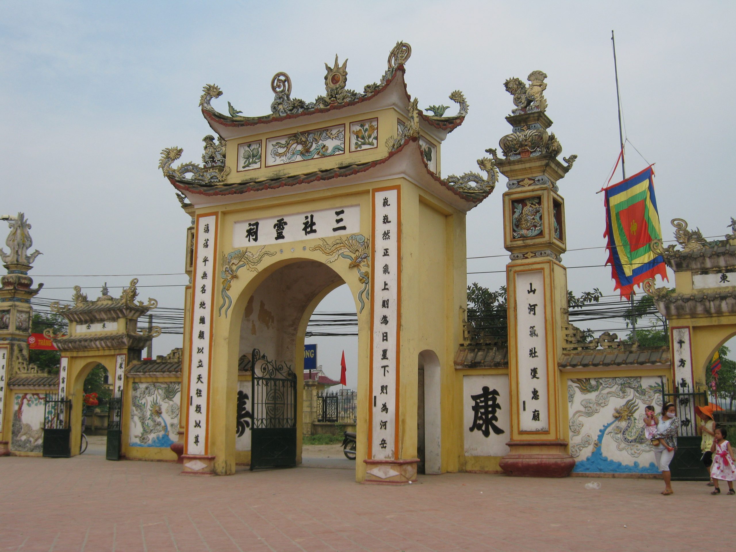 Làng Dương Lôi thuộc phường Tân Hồng, thị xã Từ Sơn, tỉnh Bắc Ninh. 
