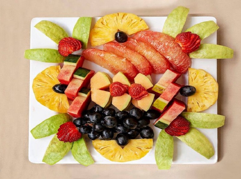 Cách trang trí đĩa trái cây tráng miệng đơn giản, dễ thực hiện