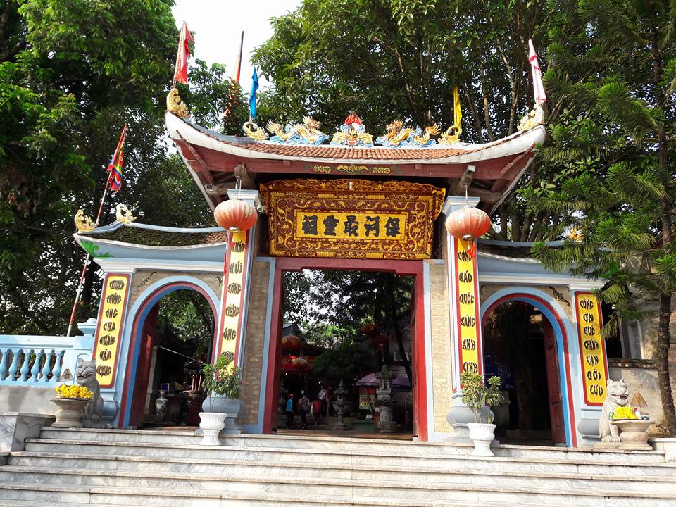 Đền Thượng là nơi thờ Trần Hưng Đạo - vị tướng, người anh hùng dân tộc