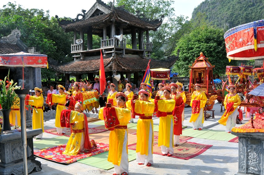 Lễ hội đền Thái Vi diễn ra từ ngày 14 đến ngày 17 tháng 3 âm lịch hằng năm