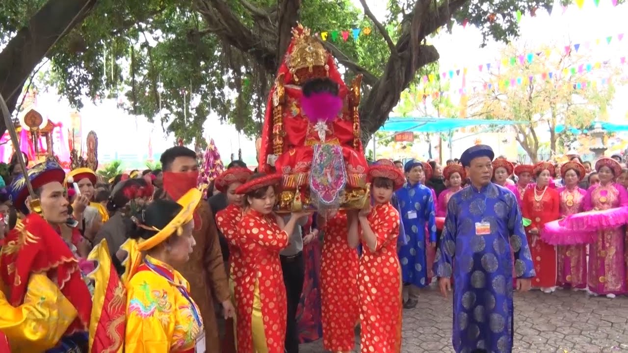 Lễ hội Giã La là một lễ hội truyền thống của hai làng Ỷ La ( Làng Cả) và La Nội