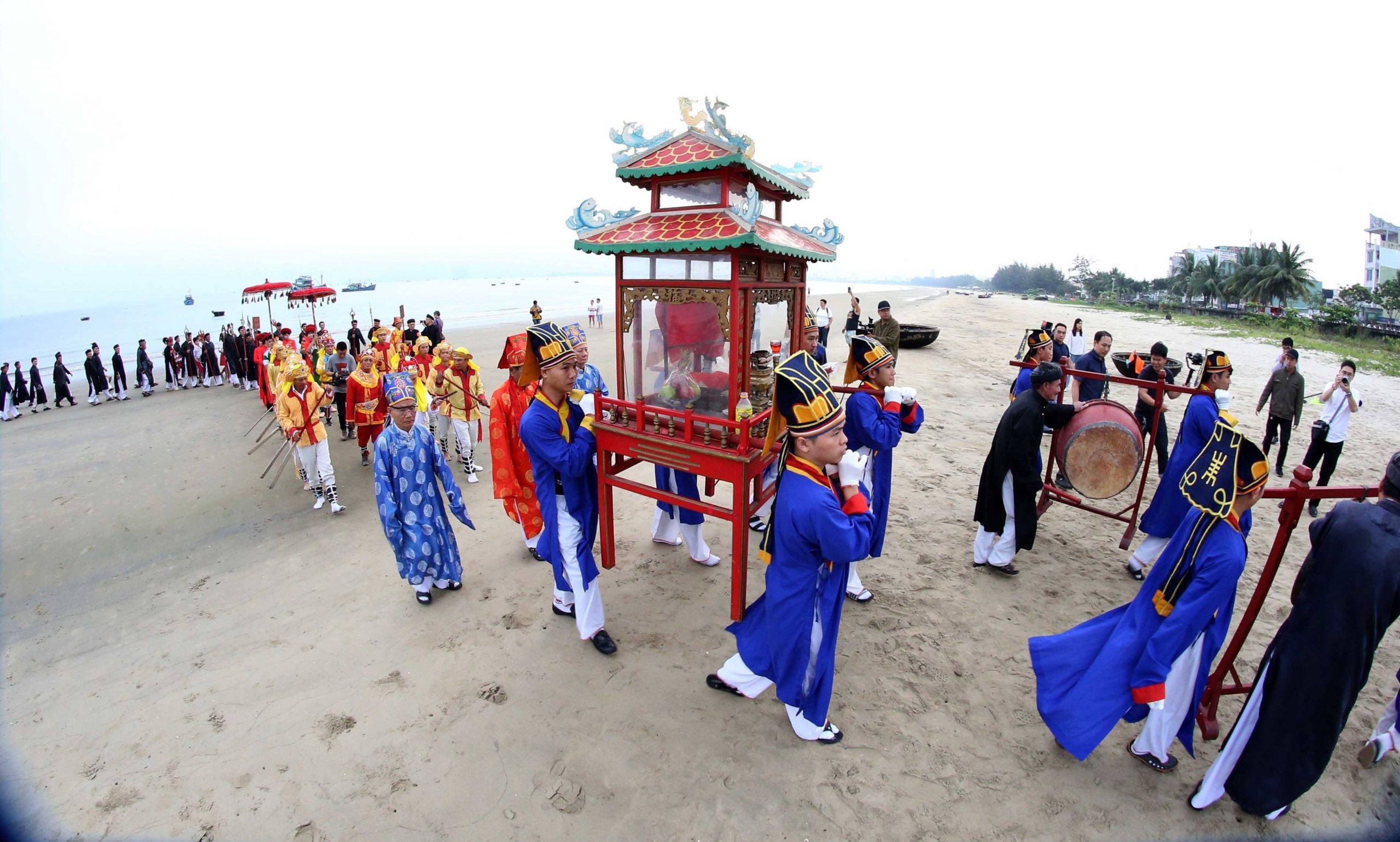 Lễ hội Cầu ngư được tổ chức ở những vùng ven biển